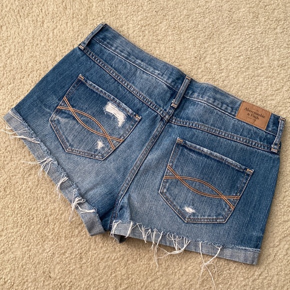 High rise distressed denim shorts - Picture 2 of 4
